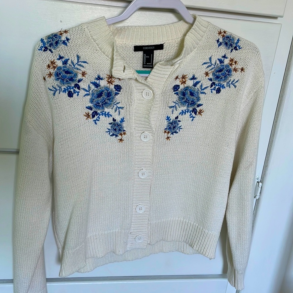 Vintage Looking Sweater with Floral Detailing